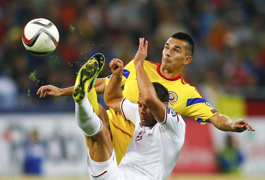Gioco duro tra giocatori rumeni e ungheresi (Reuters)